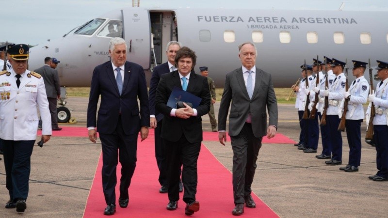 En Paraguay Milei buscará dar una señal de respaldo a su par Santiago Peña.