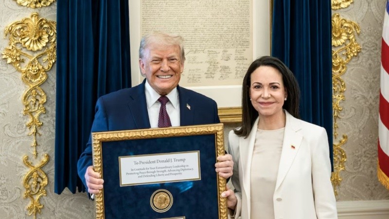 María Corina Machado le entregó su medalla del Nobel de la Paz a Donald Trump, decisión que generó rechazo desde Noruega.