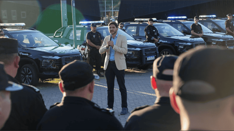 Promediando su mandato, Pullaro retiene la centralidad de la escena y el control de la agenda.