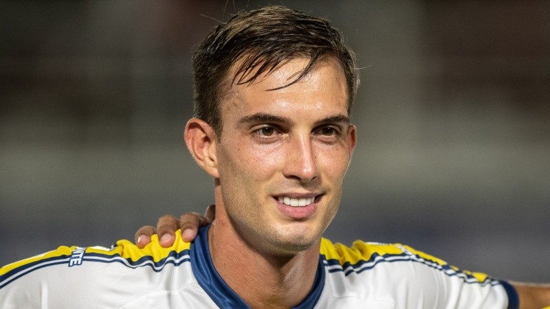 El futbolista canalla tiene 29 años.