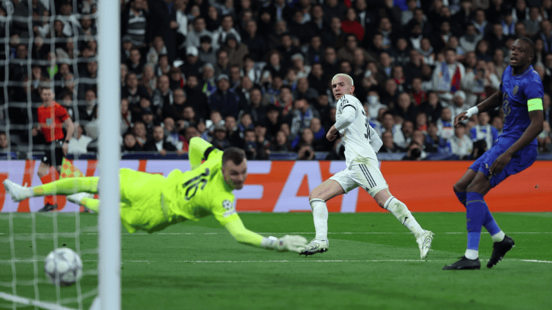 El ex River se convirtió en el segundo argentino más joven en anotar en Champions, luego de Messi.