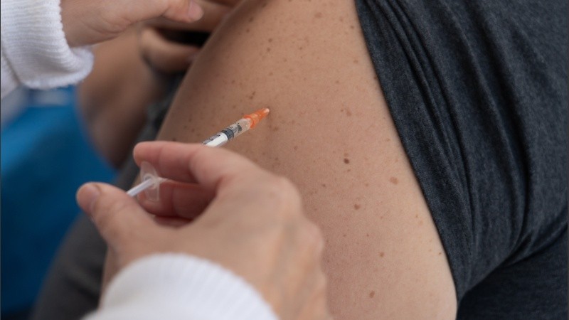 Las personas que están en el grupo de riesgo deben vacunarse contra la gripe.