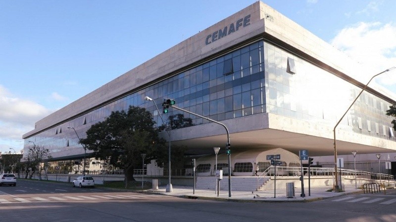 Fachada del Centro de Especialidades Médicas Ambulatorias de Santa Fe.