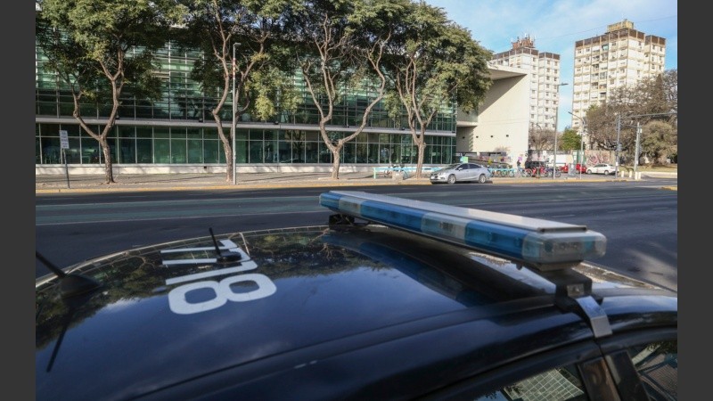 La víctima fue trasladada en un auto particular hasta el hospital.