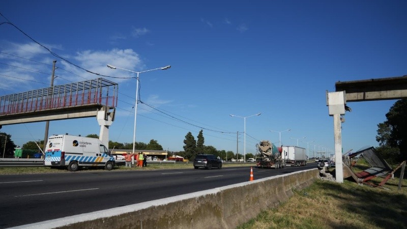 &nbsp;La pasarela incompleta, desde el momento del hecho hasta hoy. (Alan Monzón/Rosario3)