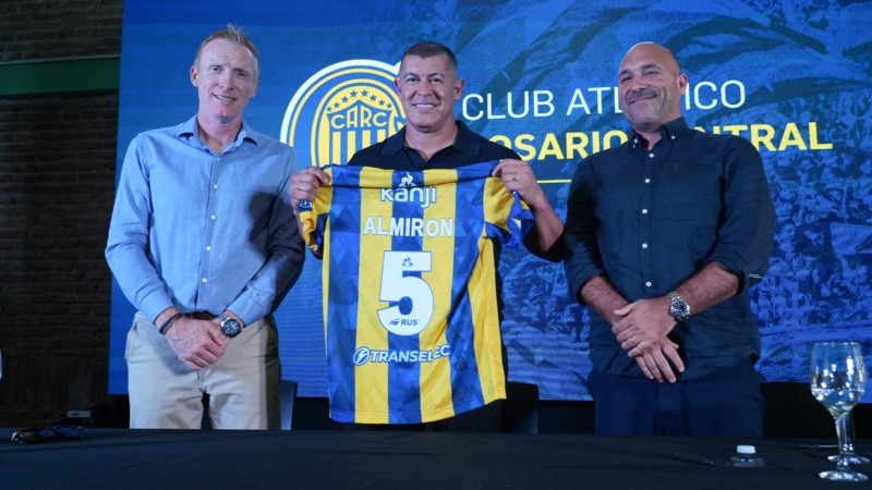 Jorge Almirón hace su estreno como técnico auriazul.