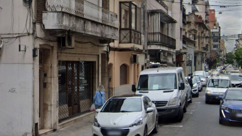 Peritos trabajaron en Buenos Aires al 800, donde apareció el cuerpo de la anciana.