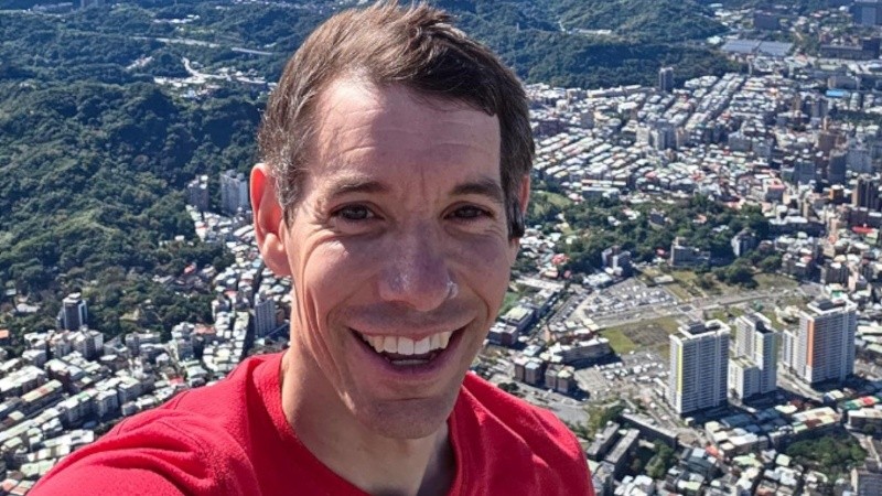La selfie de Alex Honnold a 508 metros de altura.
