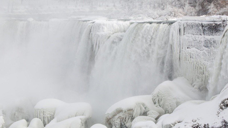 Las Cataratas del Niágara congeladas en su parte estadounidense.
