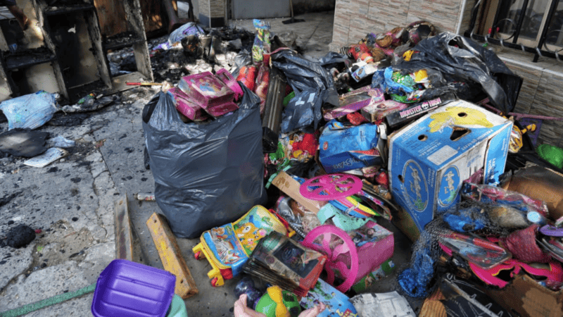 Algunos de los elementos que lograron sacar del local comercial. (Alan Monzón / Rosario3)