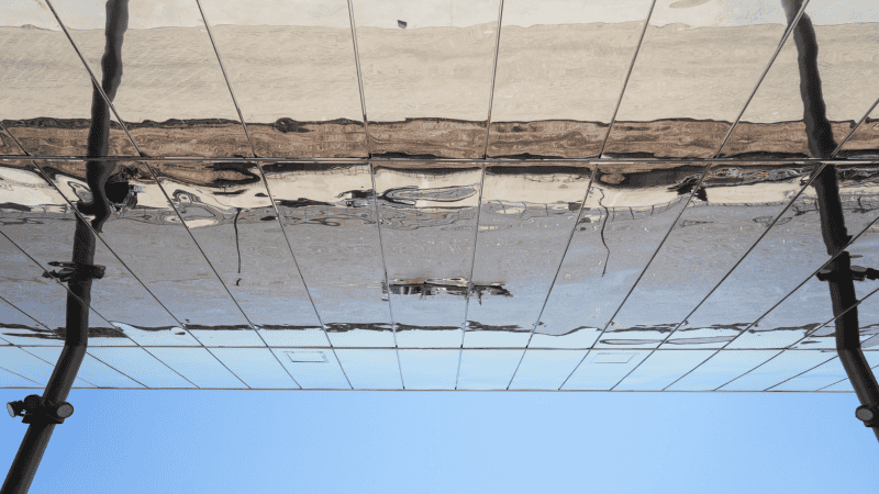 &nbsp;El río reflejada en la parte interior del techo del Aura del Tricentenario (Alan Monzón).