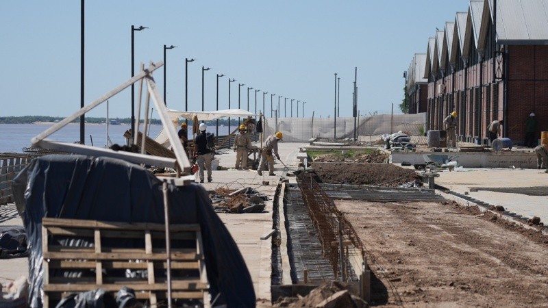 &nbsp;Se removieron vías, se apuntalaron muelles y continúa la tarea de hormigonado (Alan Monzón). 