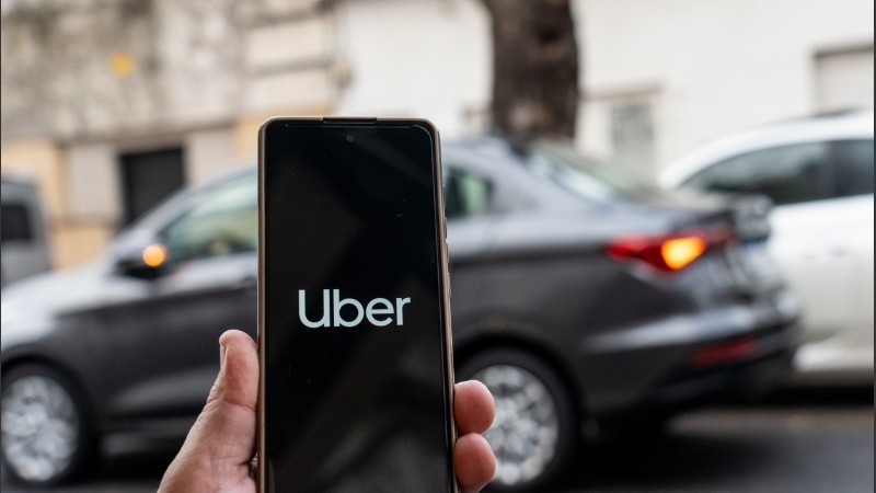 Trabajadores de Uber exigen ganar más por viaje.