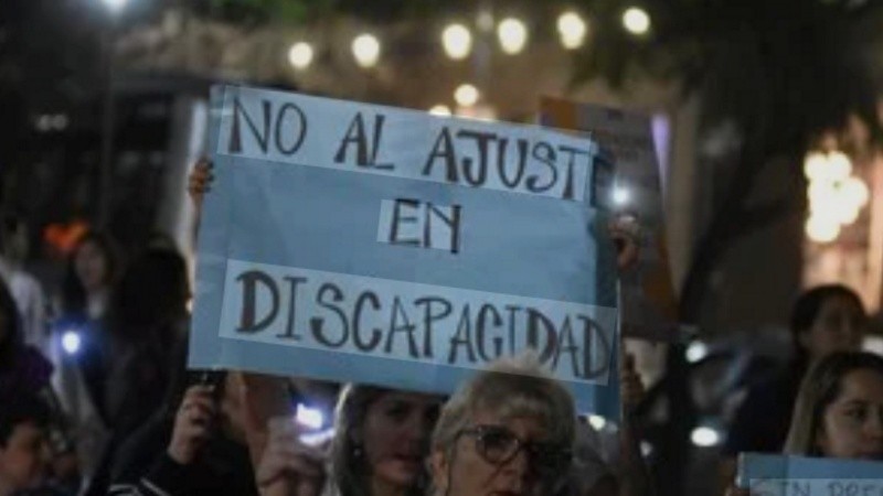 La norma fue promulgada, pero su ejecución quedó en suspenso por disposición del Gobierno Nacional.