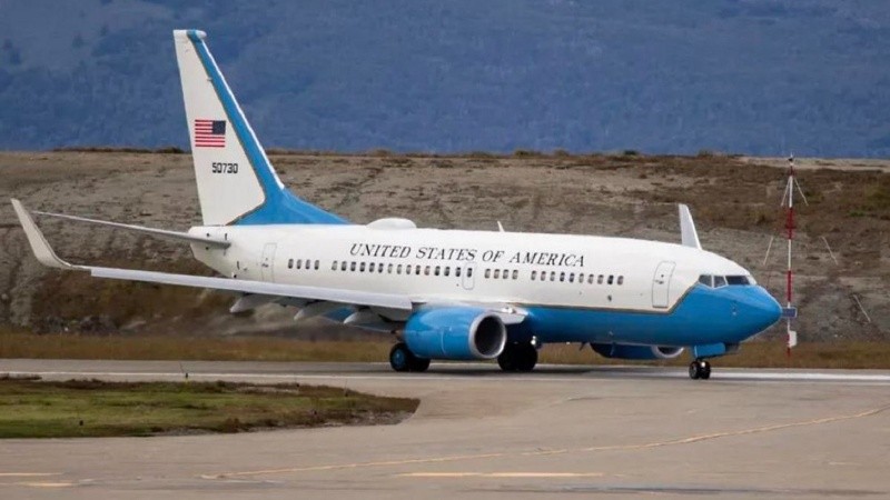 Alerta en Ushuaia por el aterrizaje de un avión de Estados Unidos días después de la intervención de Nación en el puerto local.