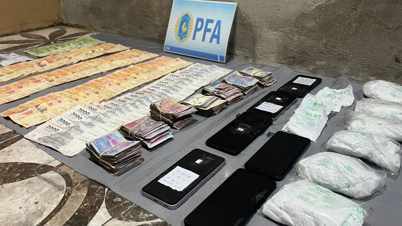 Los elementos secuestrados durante los 21 allanamientos que la Policía Federal llevó a cabo en Rosario.