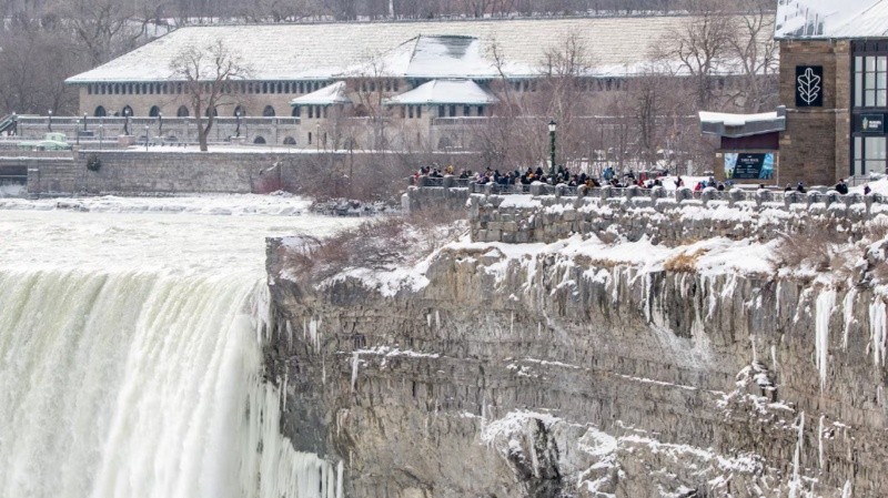 &nbsp;Las cataratas del Niágara bajo nieve. (EFE)