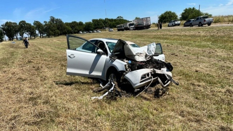 El automóvil que chocó con la moto en ruta 8.