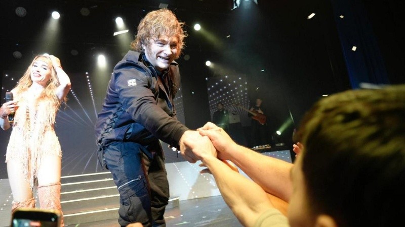 Milei saludó al público.