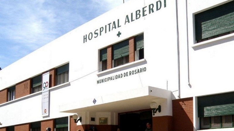 El hombre de 32 años fue internado en el Alberdi.