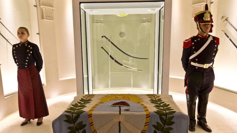 El sable permaneció bajo custodia del grupo militar desde 1967 hasta 2015.