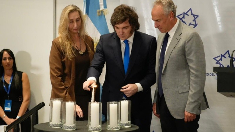 El presidente y su hermana en el acto en Buenos Aires.