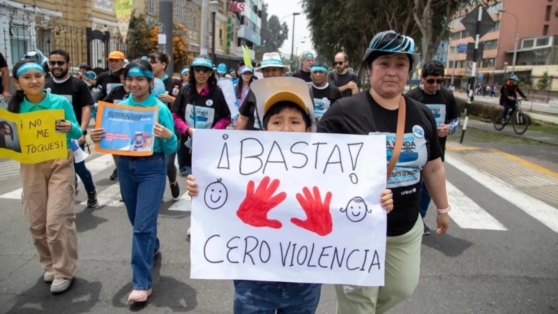 En la región, 6 de cada 10 niños, niñas y adolescentes de hasta 14 años son objeto de algún tipo de disciplina violenta en el hogar, mientras una de cada cuatro adolescentes de 13 a 17 años experimenta acoso escolar.