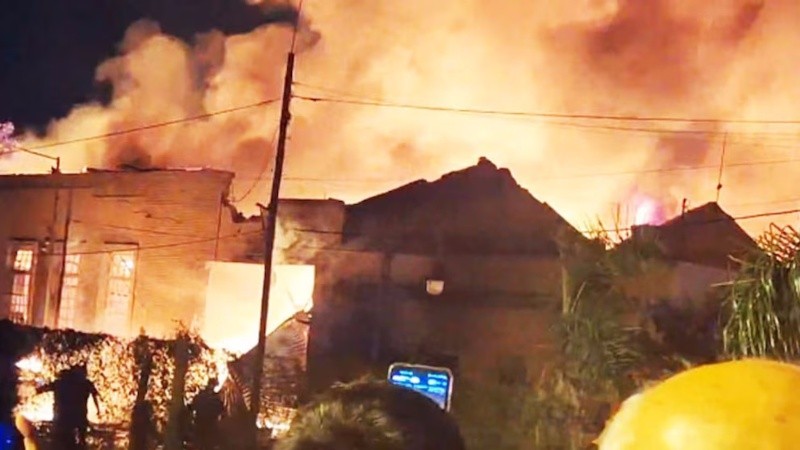 El fuego se desató a la 1.30 de la madrugada.