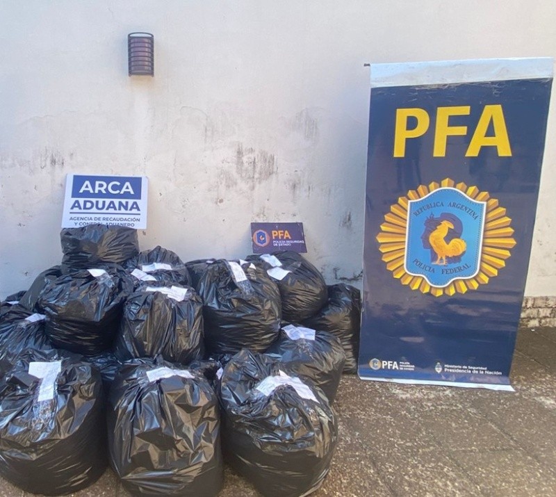 La ropa secuestrada en el procedimiento de Arca y la Policía Federal.&nbsp;