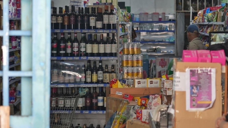 &nbsp;La góndola de bebidas, donde ocurrió el hecho. (Foto: Alan Monzón)