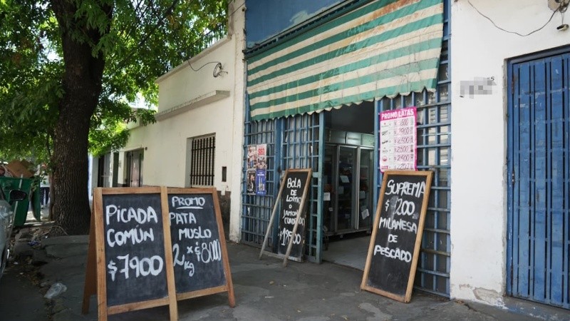 El comercio está situado en Corrientes al 5300.