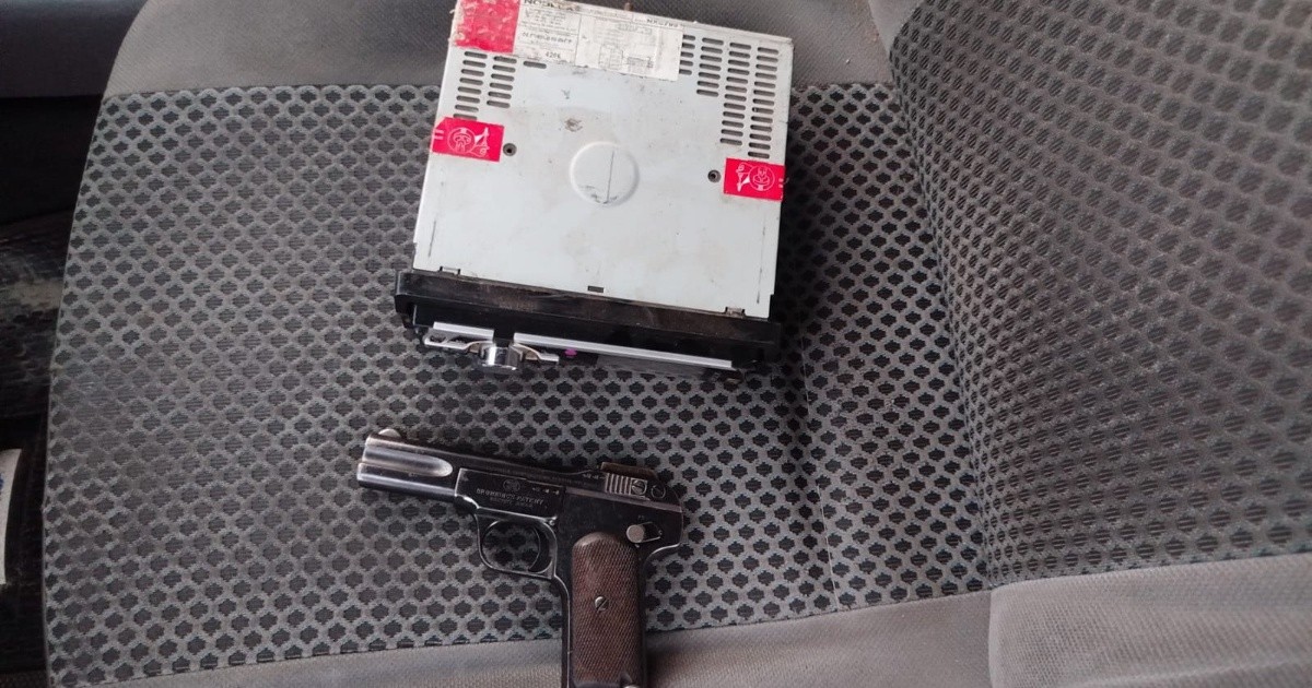 Pistola Browning secuestrada durante un operativo policial