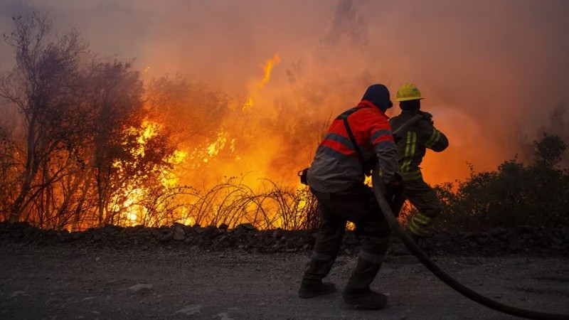 Ya son más de 45 mil las hectáreas afectadas por los incendios en Chubut.