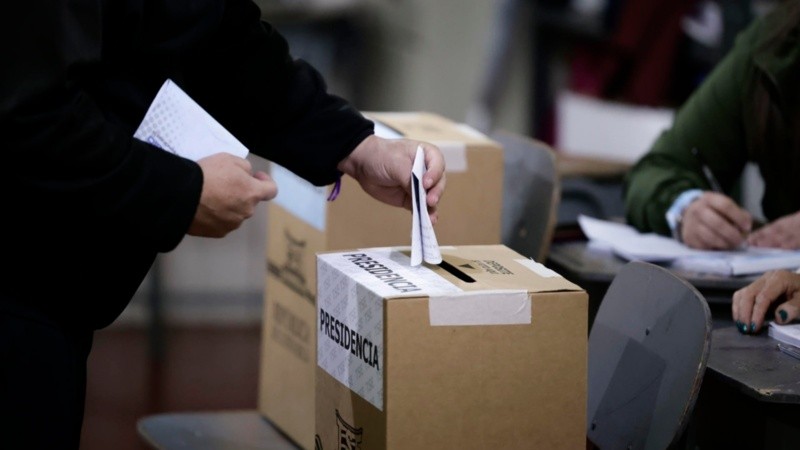 Los costarricenses acuden a las urnas para elegir al presidente y a los 57 diputados del Congreso.