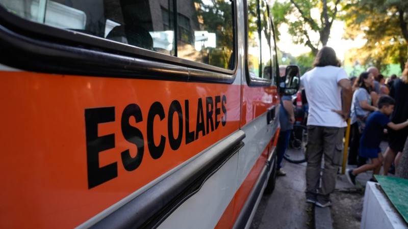 De 318 a 100: drástica caída en la oferta de transportes escolares en Rosario