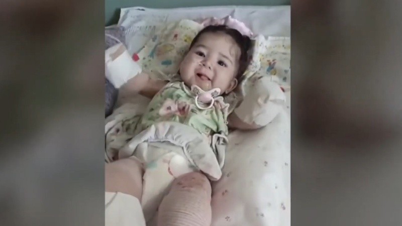La familia de una bebé a la que le amputaron manos y pies pide ayuda para recibirla en su casa.