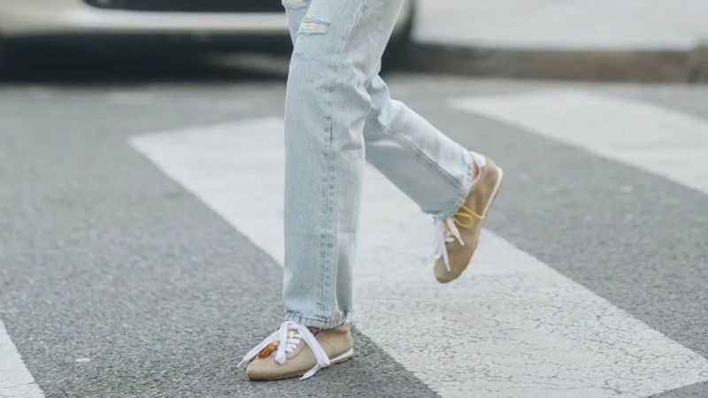 Para los expertos, los zapatos planos del 2016 no regresan como una simple réplica del pasado, sino como piezas adaptadas a las demandas actuales de estilo consciente.