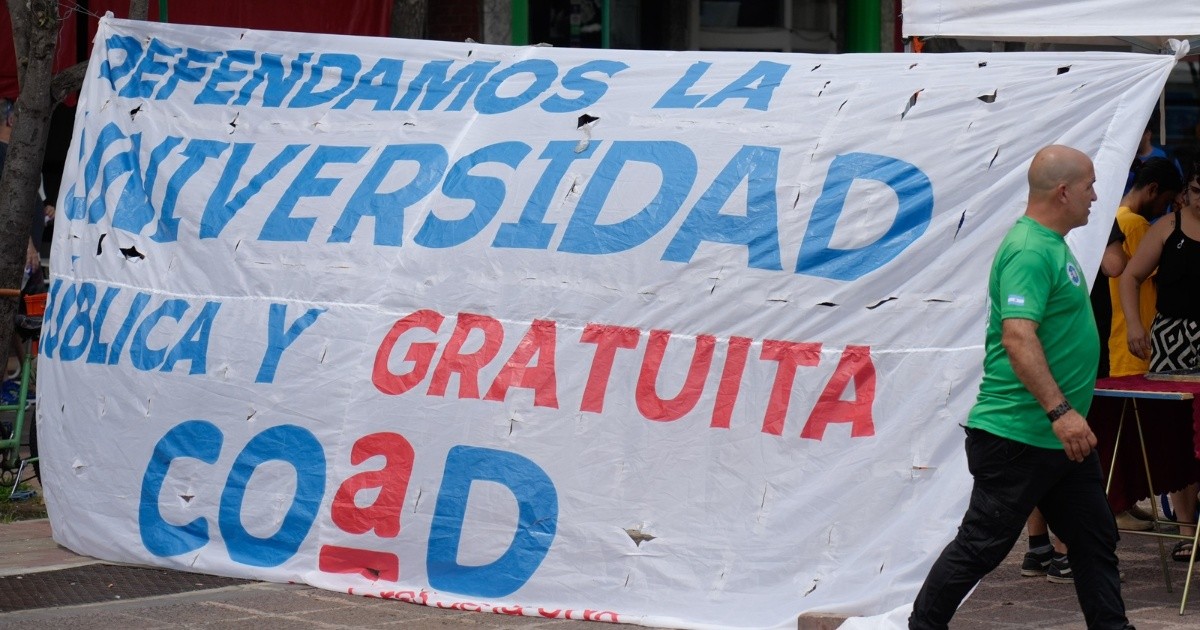 Docentes de la UNR votan hasta el viernes si realizan un paro de 24 ...