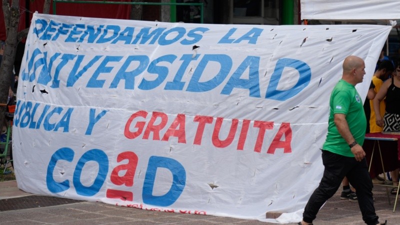 Los profesores votan si van al paro.