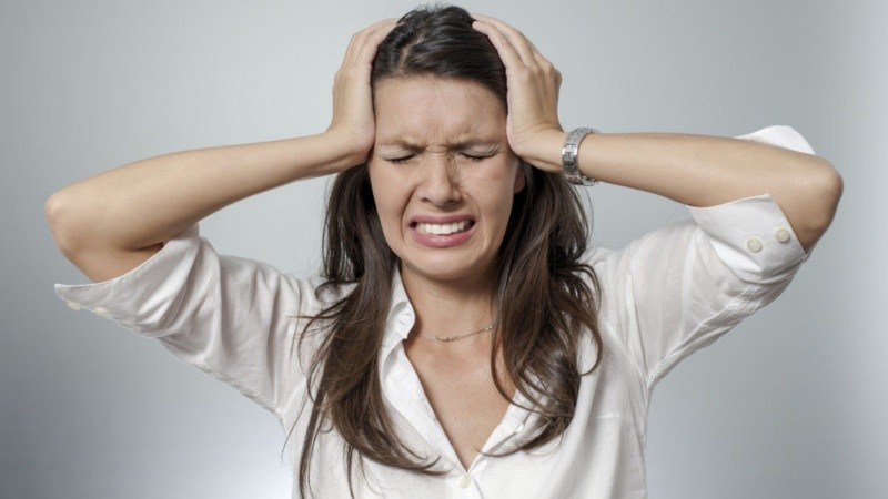 Una enfermedad crónica del oído interno que altera el equilibrio y la audición.