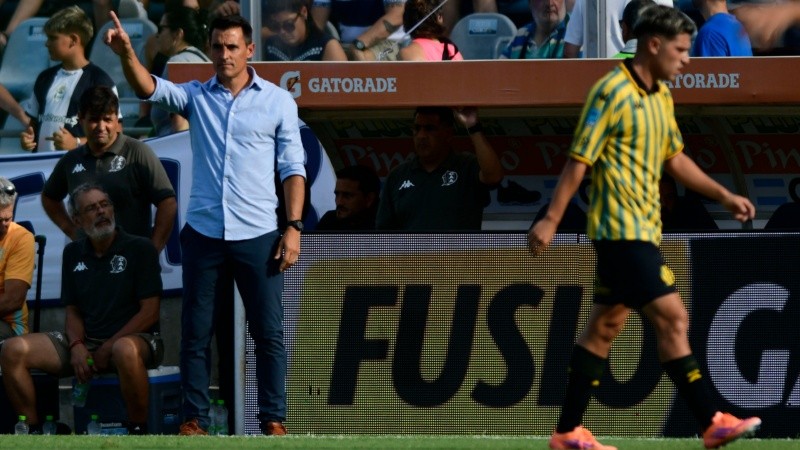 Farré busca el primer triunfo de Aldosivi en el campeonato. (Fotobaires)&nbsp;