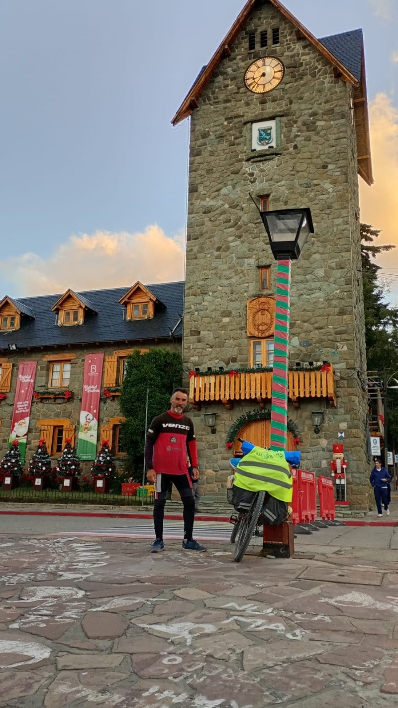 &nbsp;Tenaglia en la mayor proeza que hizo hasta aquí: pedalear hasta Bariloche