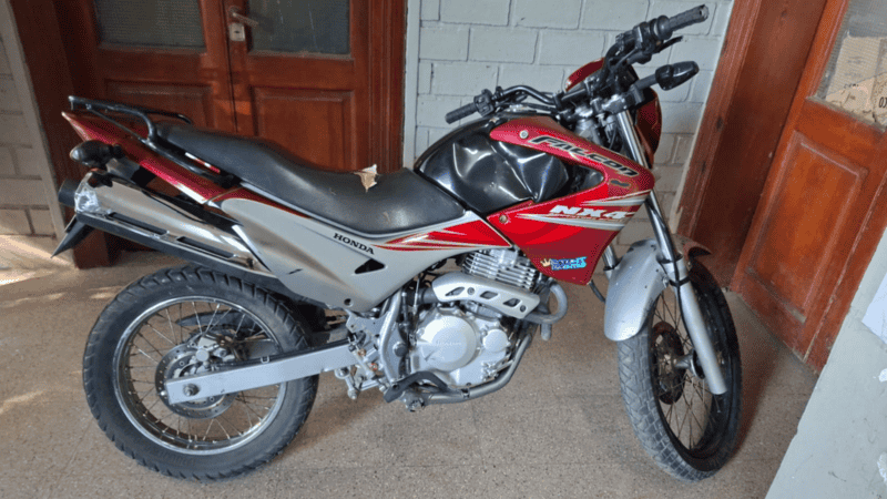 La Falcon robada a un joven de barrio Tablada (Policía Motorizada).