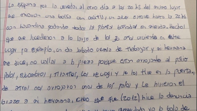 De puño y letra, el padecimiento de Sandra y su familia.