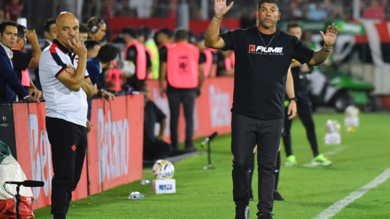 Orsi y Gómez no le encuentran la vuelta al equipo leproso.