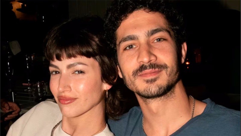 La pareja tuvo su primer hijo o hija, ya que aun no se conoce el sexo.