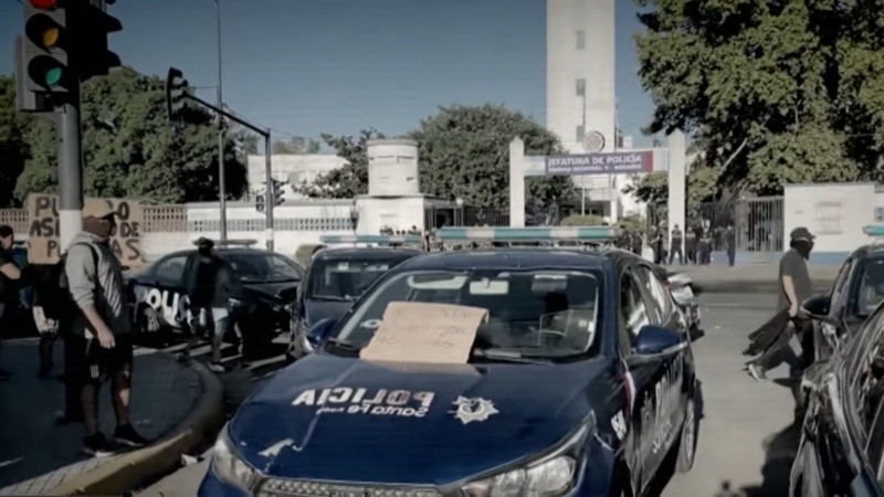 La protesta policial frente a Jefatura.