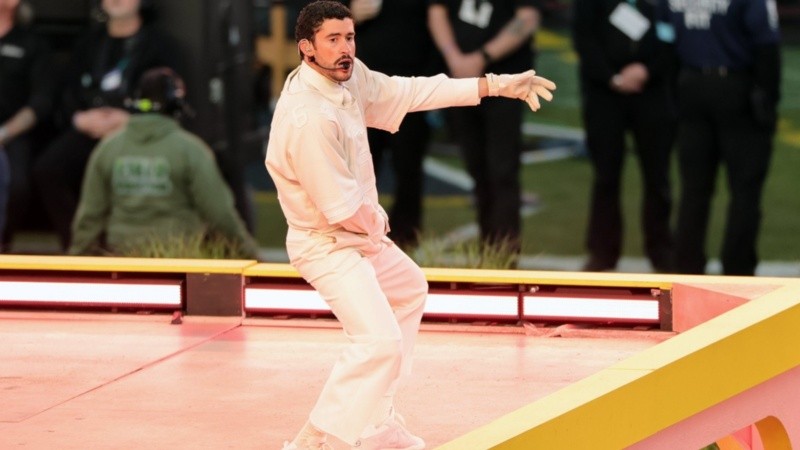 Bad Bunny durante su show del Super Bowl.