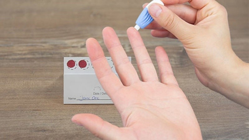 “La estabilidad de los anticuerpos y de los marcadores biológicos ha permanecido durante este periodo, por lo que hemos podido reanalizarlas con absoluta fiabilidad”, explicaron.