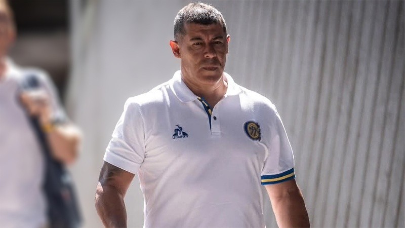 Almirón hizo las primeras variantes a los 75 minutos y expresó que 